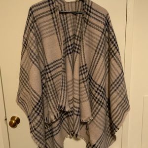 Uniqlo women’s winter knit wrap and scarf